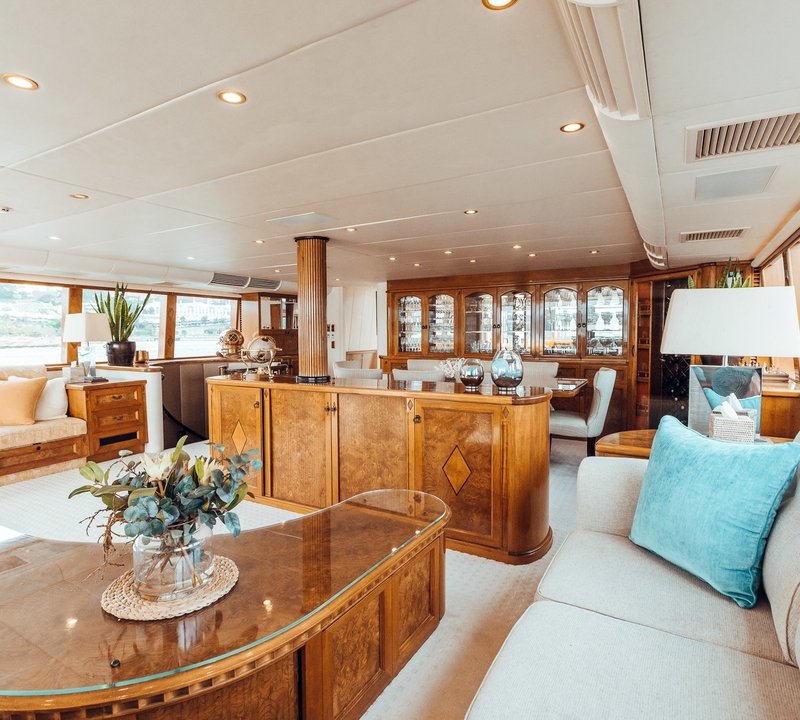 OSCAR II Yacht Charter Details, Australia Motor Yacht CHARTERWORLD